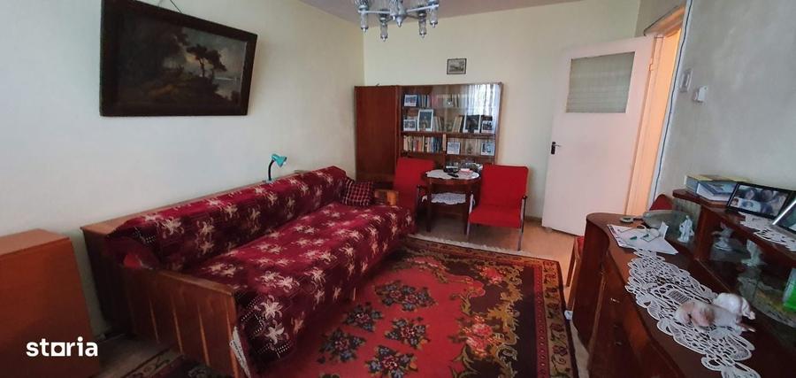 Apartament cu 3 camere decomandat, mobilat în Central