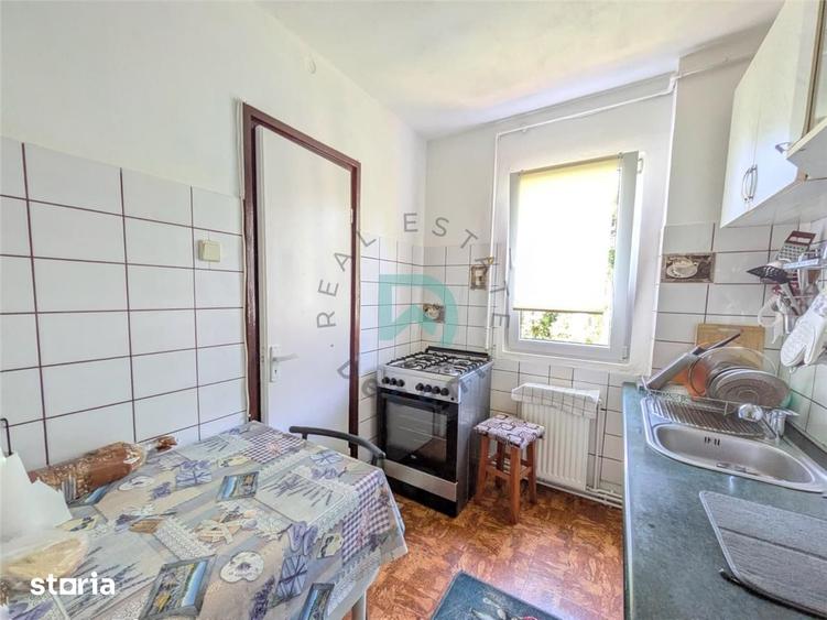 Apartament cu 3 camere semidecomandat, mobilat în Astra