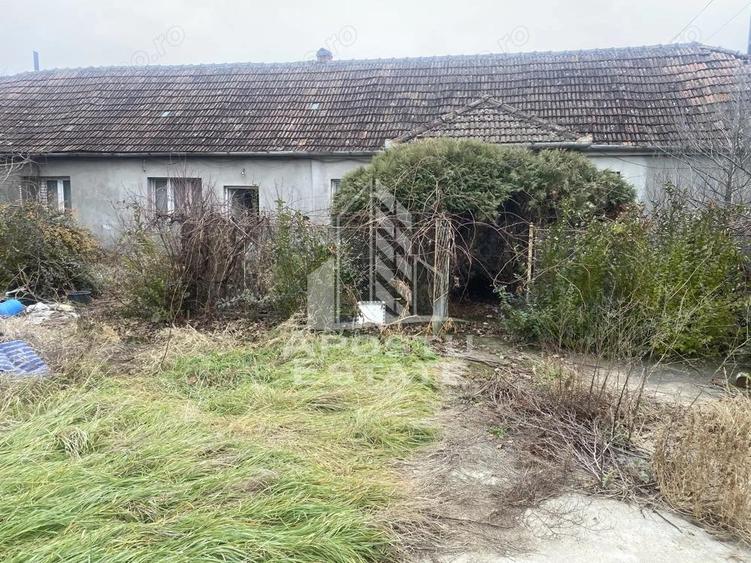 Casă cu 4 camere cu Teren 1509 Mp în Ghiroda