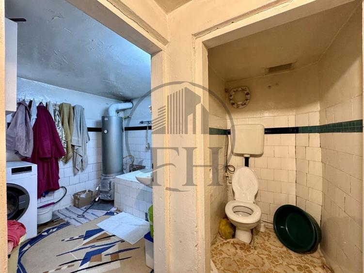 Casă cu 5 camere cu Teren 1190 Mp în Sud