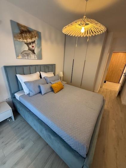 Apartament cu 2 camere decomandat, mobilat în Central