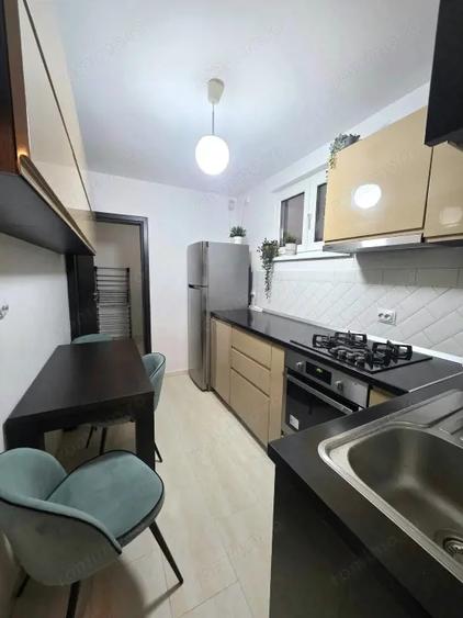 Apartament cu 3 camere semidecomandat, mobilat în Știrbei Vodă