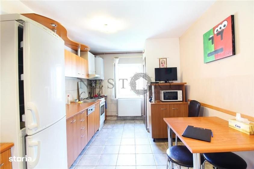 Apartament cu 3 camere decomandat în Zorilor