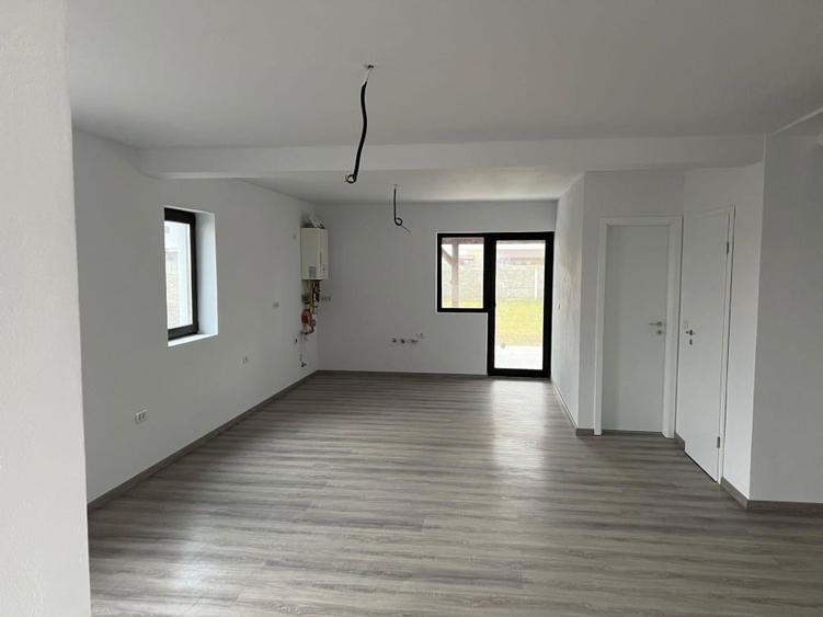 Duplex cu 3 camere cu Canalizare în Bucovăț (Dumbrava)