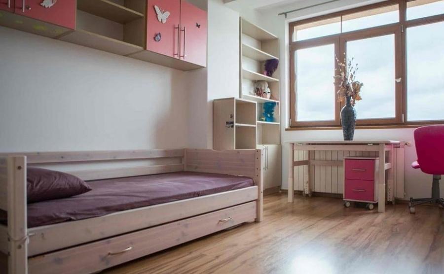 Apartament cu 3 camere decomandat în Tineretului