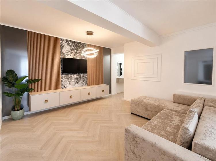Apartament cu 3 camere semidecomandat în Șelimbăr
