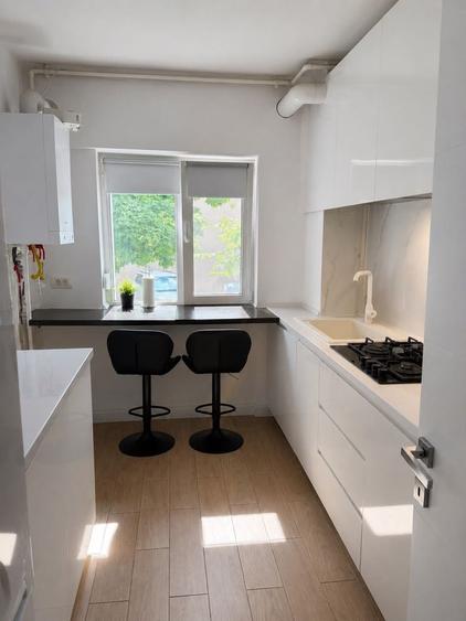 Apartament cu 3 camere decomandat în Faleza Nord