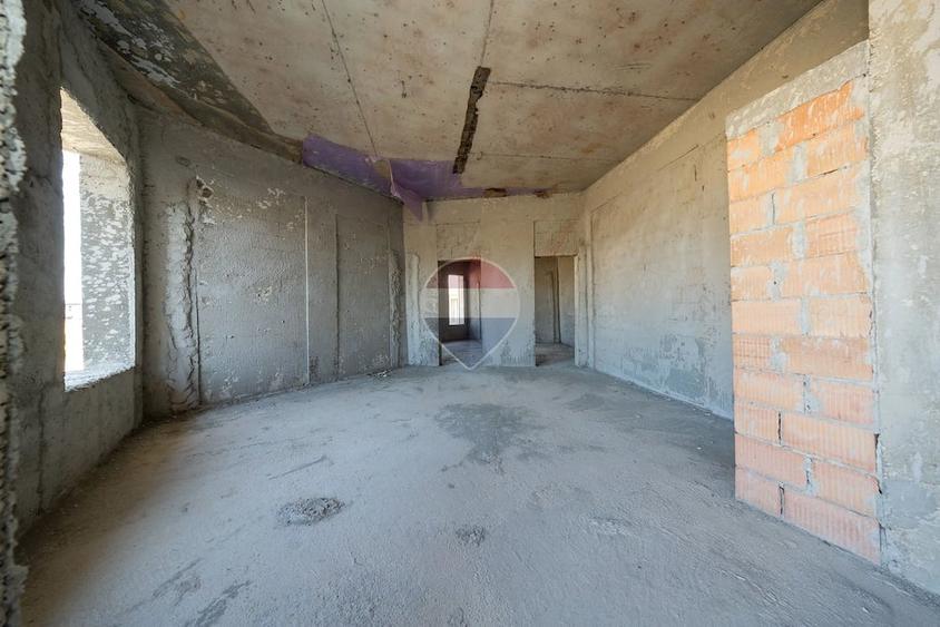 Spațiu comercial, de 2,439.14 mp, în Sud