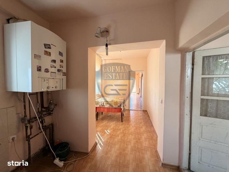 Casă cu 4 camere în Central