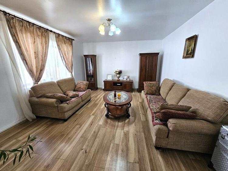 Casă individuală cu 5 camere cu Canalizare în Șelimbăr