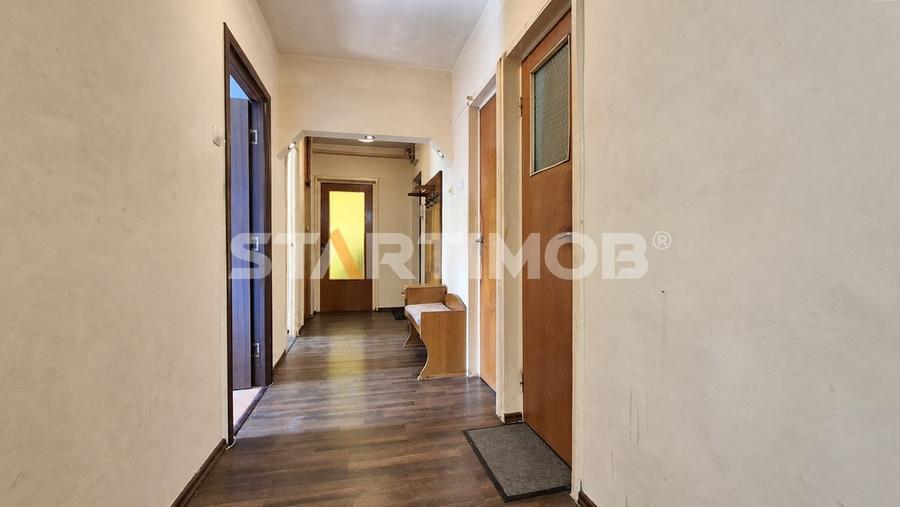 Apartament cu 3 camere decomandat în Răcădău