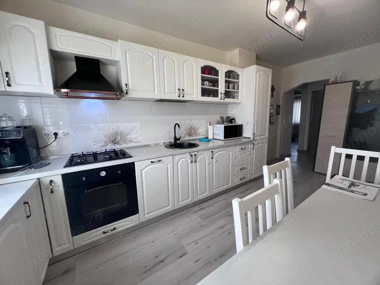 Apartament cu 4 camere decomandat în Central