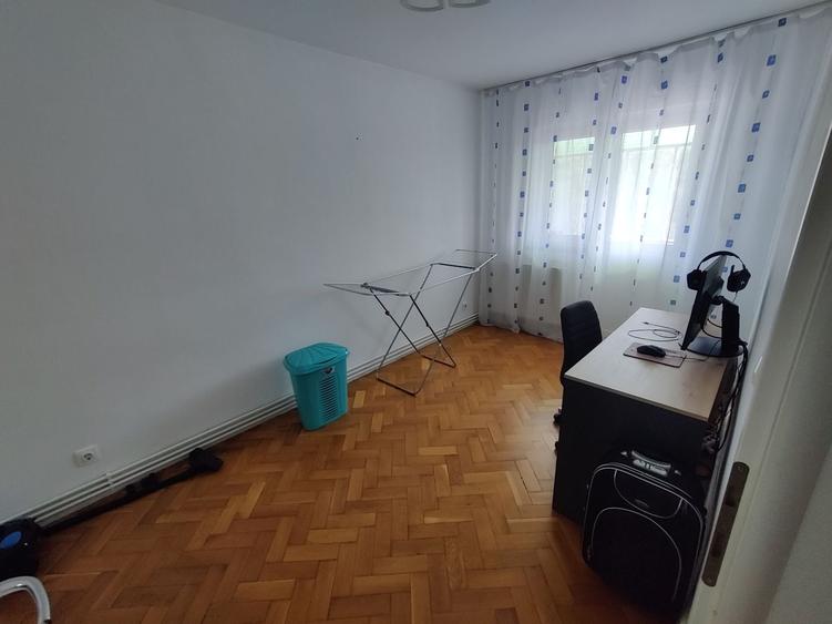 Apartament cu 3 camere decomandat în Șagului