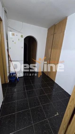 Apartament cu 3 camere decomandat, mobilat în Rahova