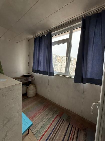 Apartament cu 3 camere decomandat în Micro 20