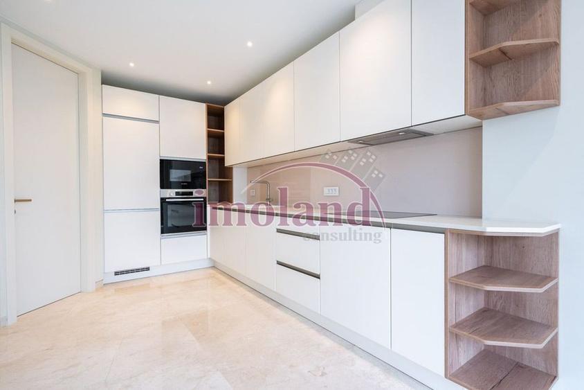 Apartament cu 4 camere decomandat în Dorobanți