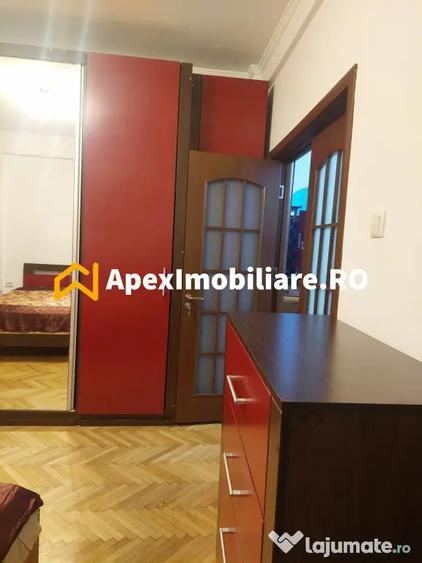 Apartament cu 3 camere semidecomandat în Moșilor