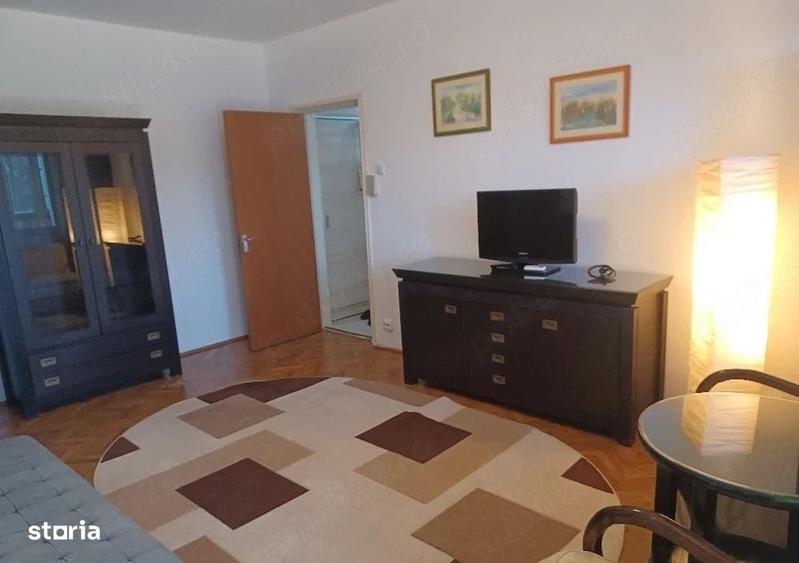 Apartament cu 3 camere semidecomandat în Calea Călărașilor