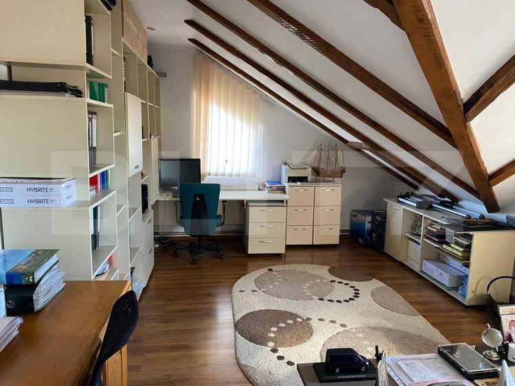 Casă individuală cu 7 camere cu Canalizare în Valea Voievozilor