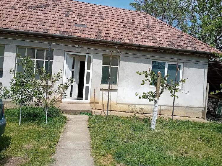 Casă cu 2 camere cu Teren 800 Mp în Cornești (Crăciunești)