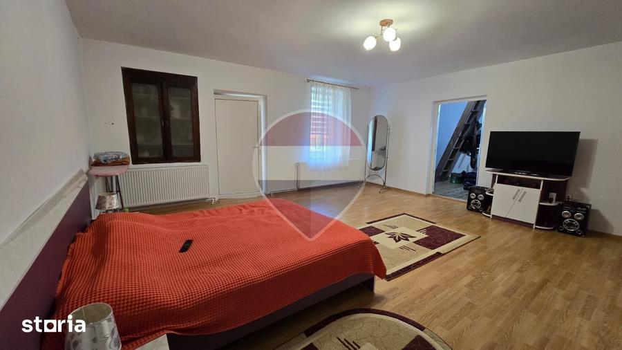 Casă cu 3 camere cu Teren 1320 Mp în Ațel