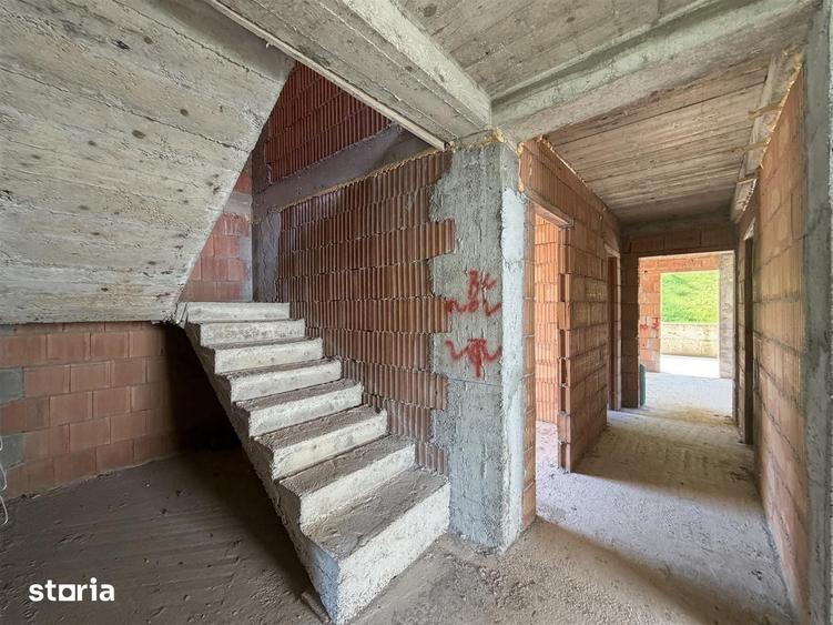 Casă cu 4 camere cu Teren 845 Mp în Central