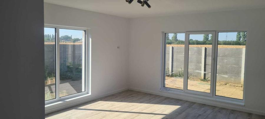 Casă cu 2 camere cu Teren 300 Mp în Șag