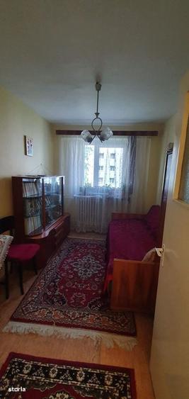 Apartament cu 3 camere decomandat, mobilat în Central