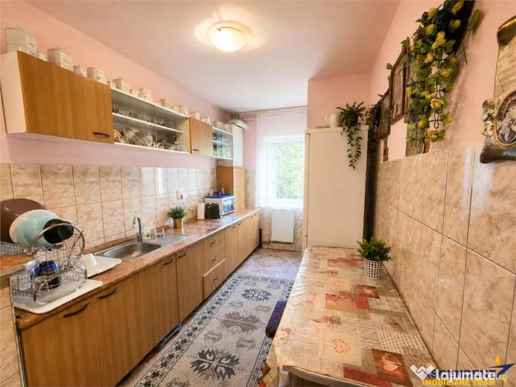 Apartament cu 3 camere decomandat în Triaj