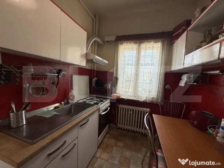 Apartament cu 3 camere decomandat în Central