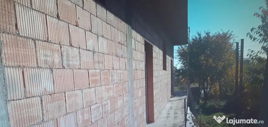 Casă cu 7 camere în Lisaura