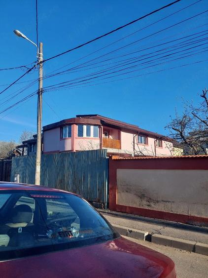 Casă cu 5 camere cu Teren 250 Mp în Măgurele