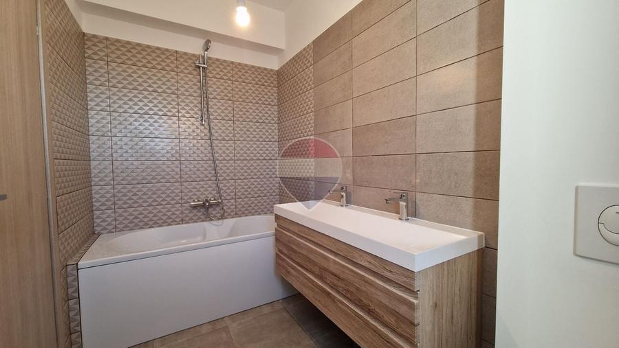Duplex cu 4 camere cu Teren 250 Mp în Odăi
