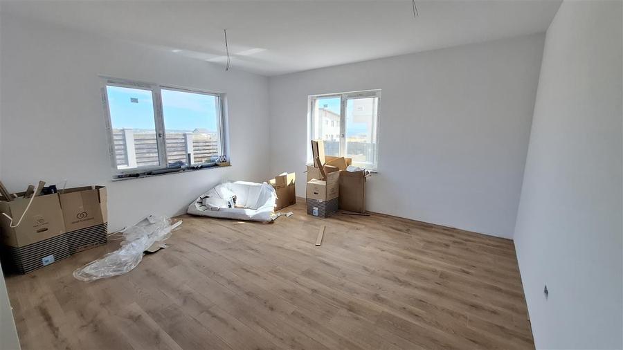 Duplex cu 4 camere cu Canalizare în Valea Lupului