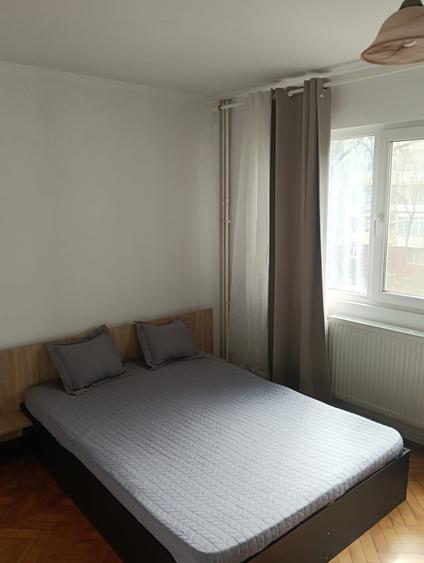 Apartament cu 2 camere semidecomandat în Podu Roș