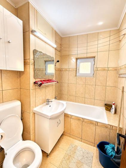 Apartament cu 3 camere decomandat, mobilat în Titan