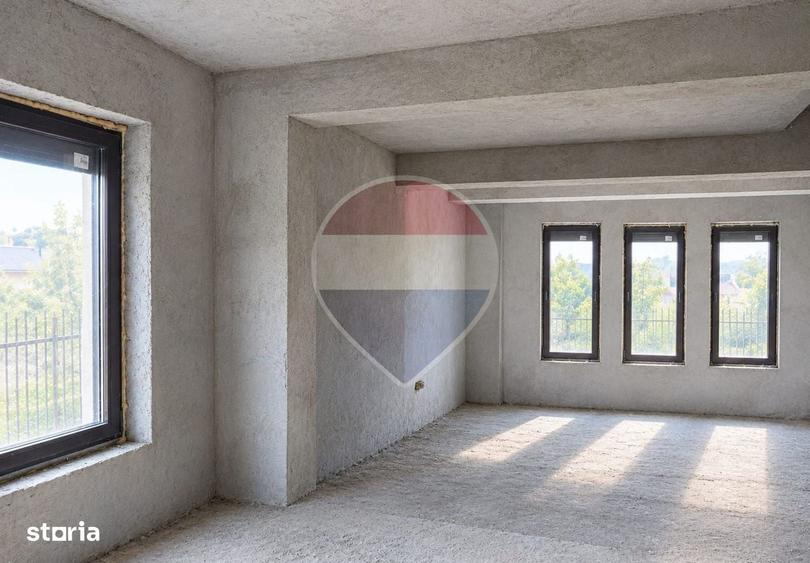 Casă cu 4 camere cu Teren 498 Mp în CFR