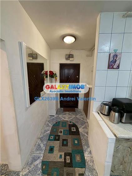 Apartament cu 3 camere semidecomandat, mobilat în Berceni