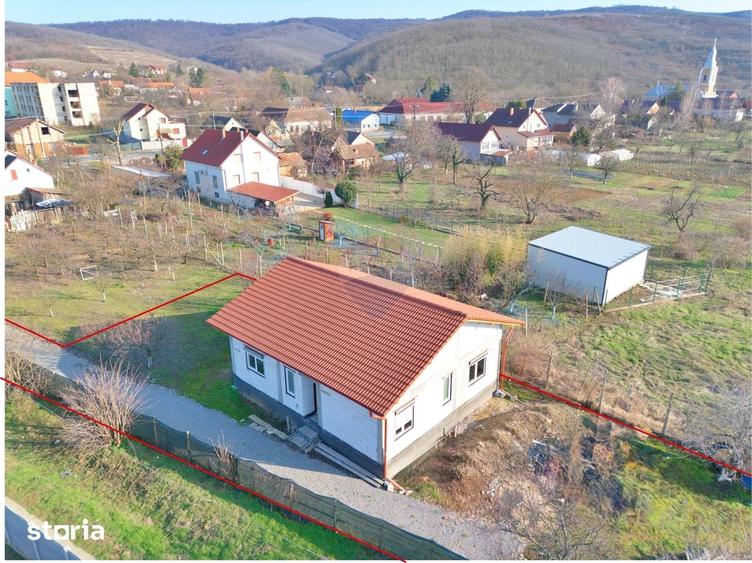 Casă cu 3 camere cu Teren 1237 Mp în Ghioroc