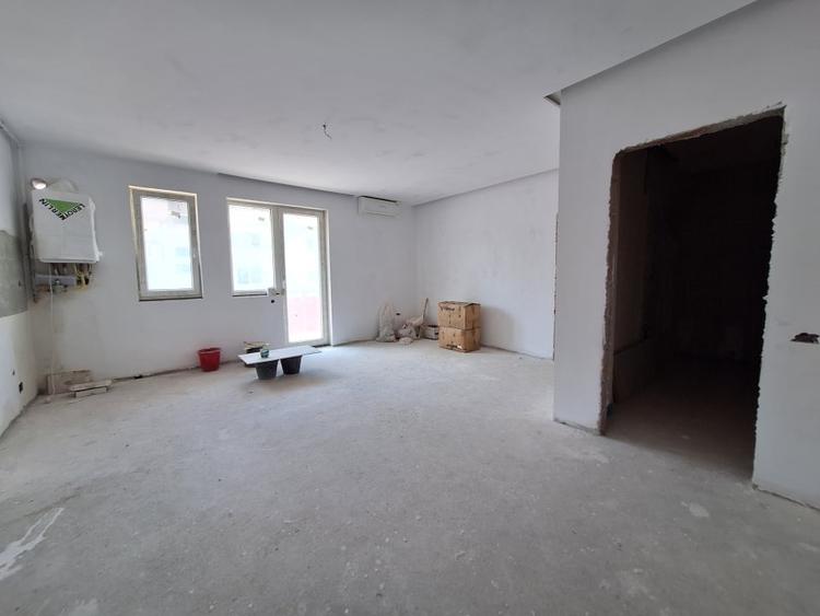 Apartament cu 3 camere semidecomandat în Florești — fotografia 1