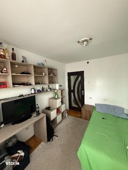 Apartament cu 3 camere decomandat în Cornișa