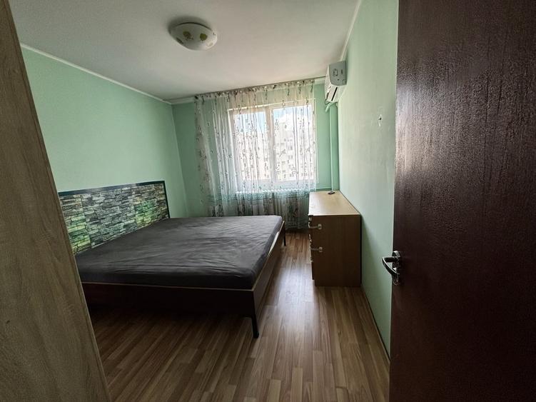 Apartament cu 3 camere semidecomandat în Obor