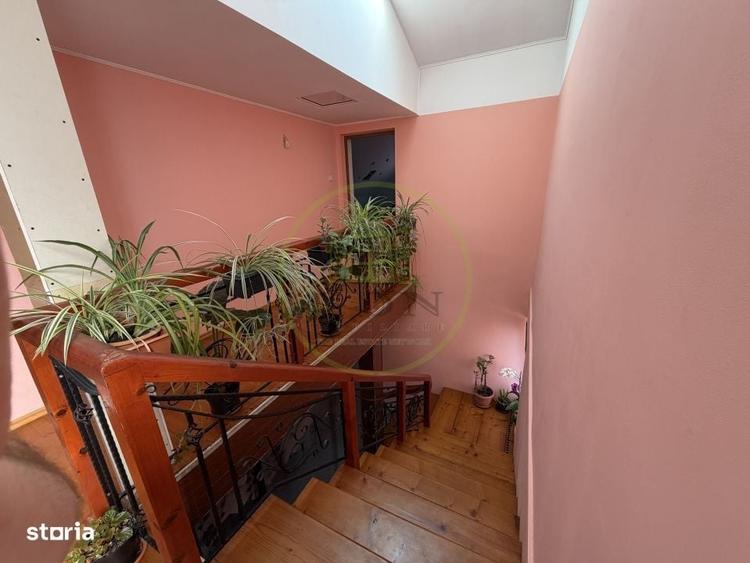Casă cu 4 camere decomandat în Central