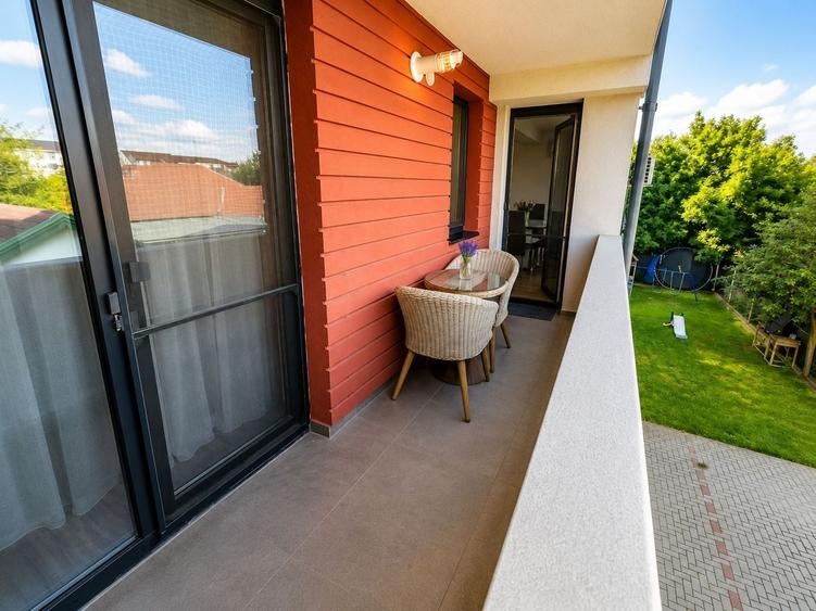 Apartament cu 3 camere decomandat în Girocului