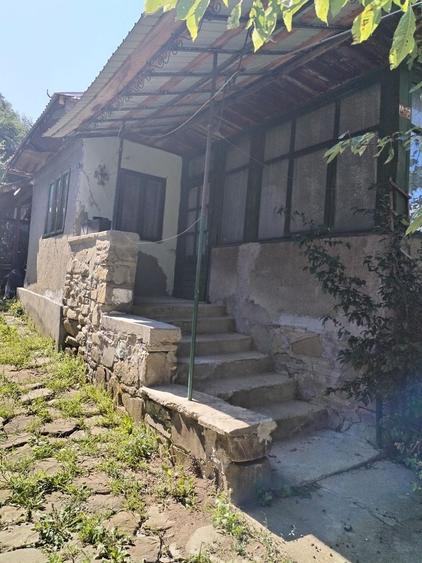 Teren si casa de vanzare - 1