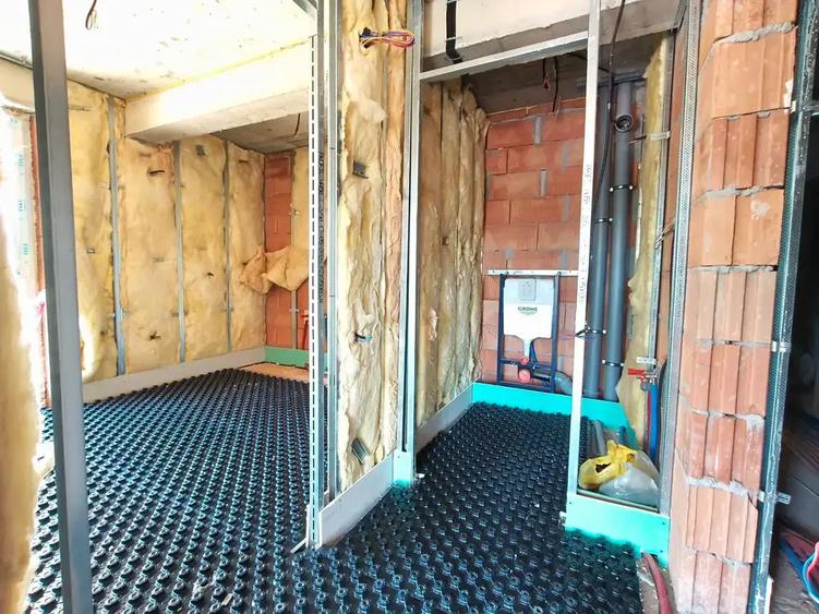 Apartament cu 2 camere decomandat în Titan