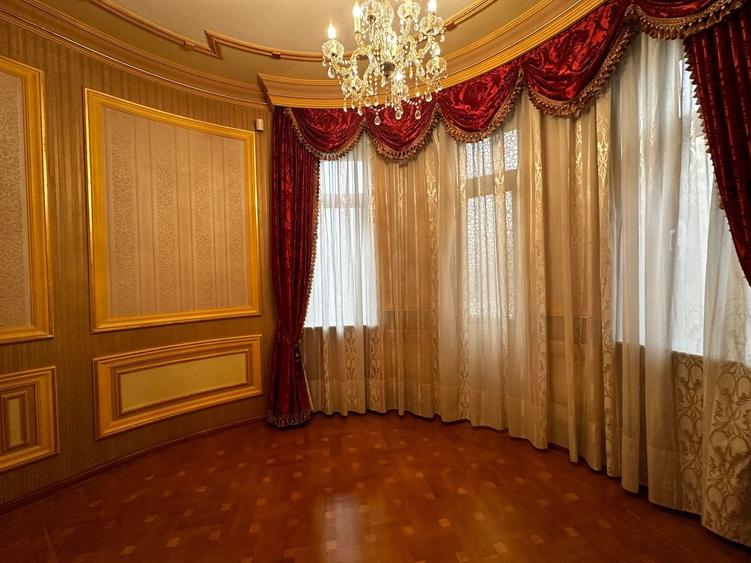 Casă individuală cu 12 camere cu Canalizare în Dorobanți