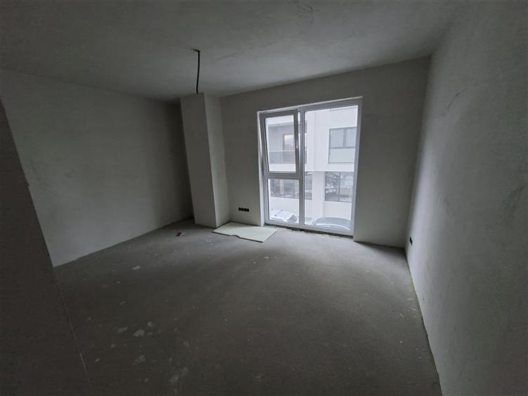 Apartament cu 4 camere semidecomandat în Mărăști