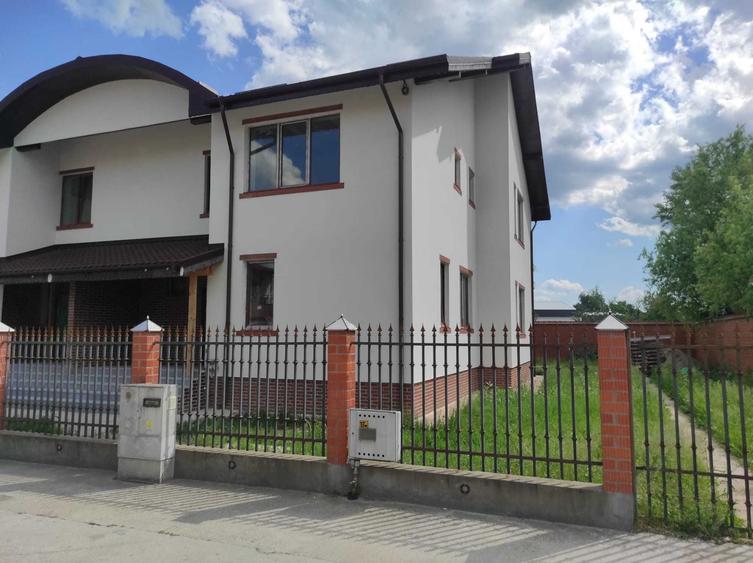 Casă cu 4 camere cu Teren 400 Mp în Exterior Vest