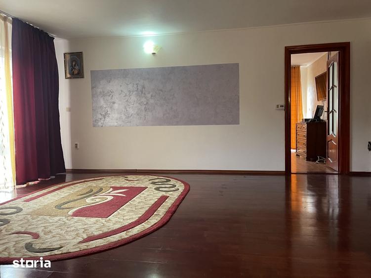 Casă cu 5 camere cu Teren 260 Mp în Gara Veche